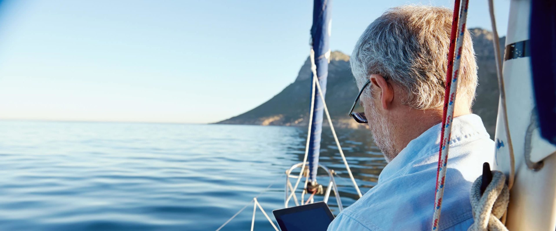 What is the Average Monthly Income for Retirees?